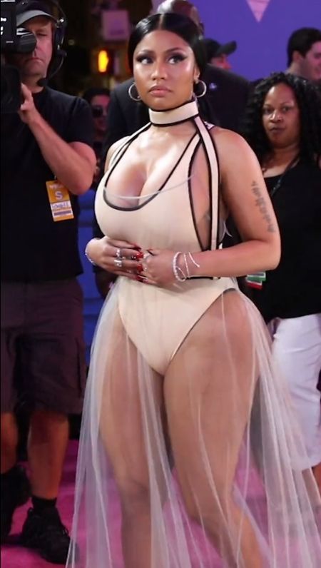 Nicki Minaj  standing pose  in photo